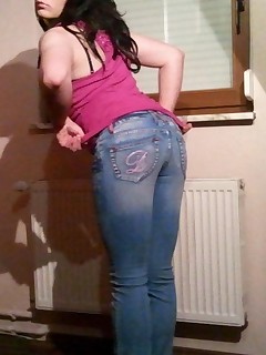 Big booty gals in jeans