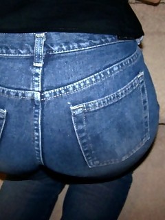 Bubble butt gals in jeans